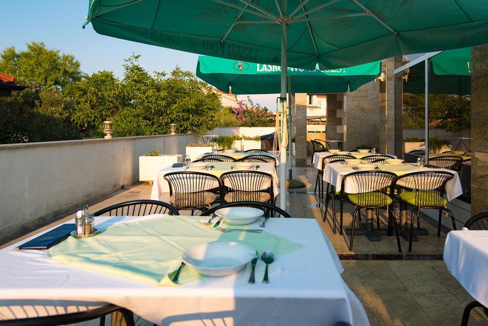 Downtown Private Rooms Mandic Supetar Exterior foto