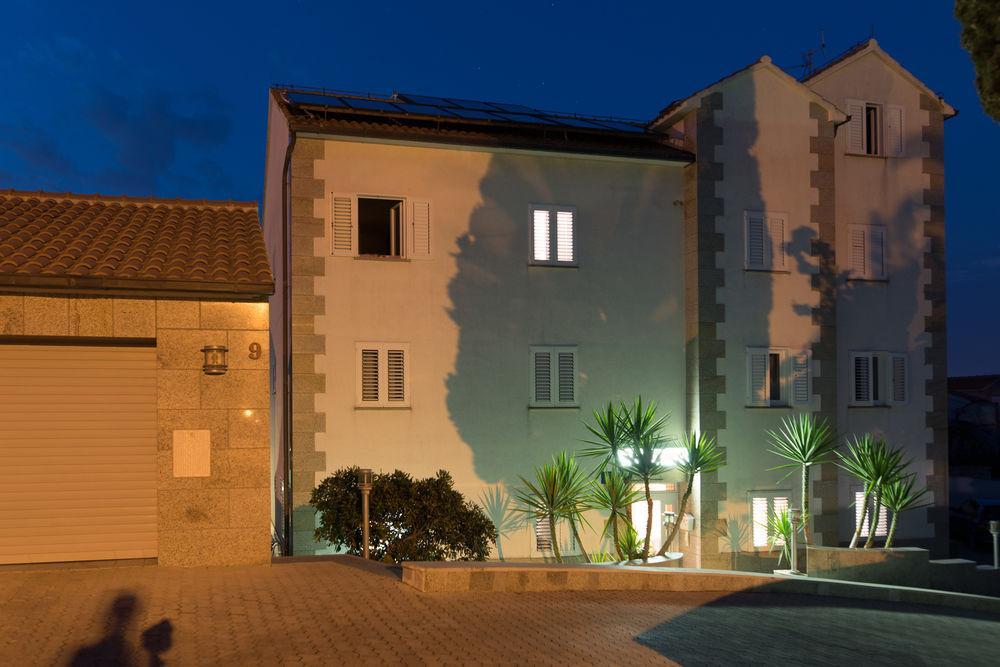 Downtown Private Rooms Mandic Supetar Exterior foto