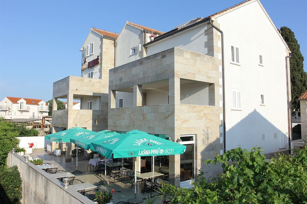 Downtown Private Rooms Mandic Supetar Exterior foto