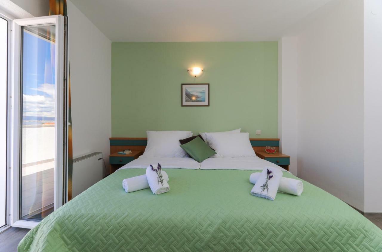 Downtown Private Rooms Mandic Supetar Exterior foto