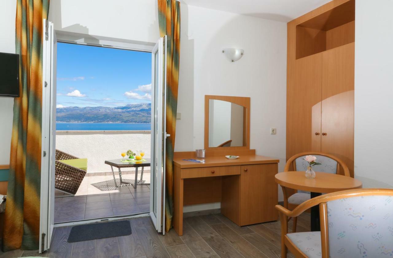 Downtown Private Rooms Mandic Supetar Exterior foto