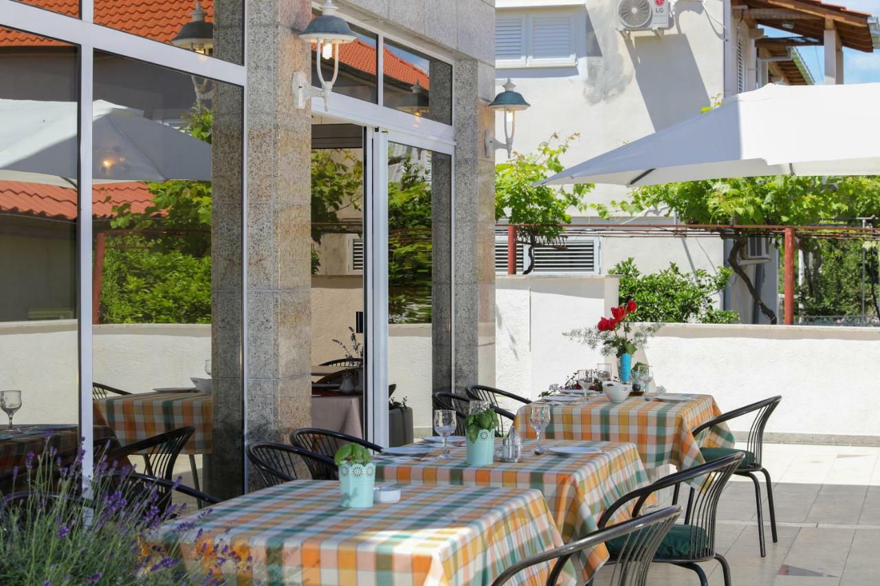 Downtown Private Rooms Mandic Supetar Exterior foto